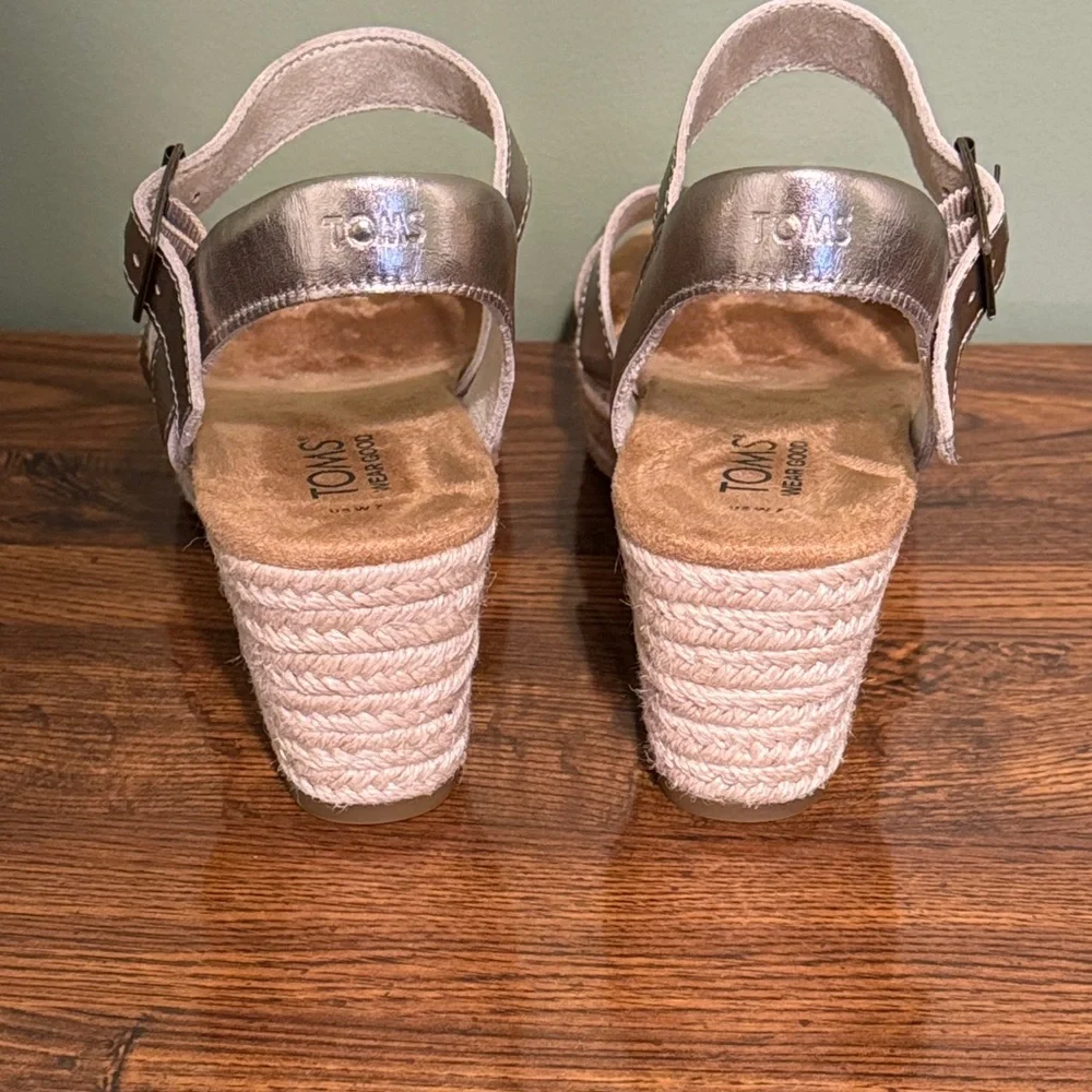 Toms shiny gold